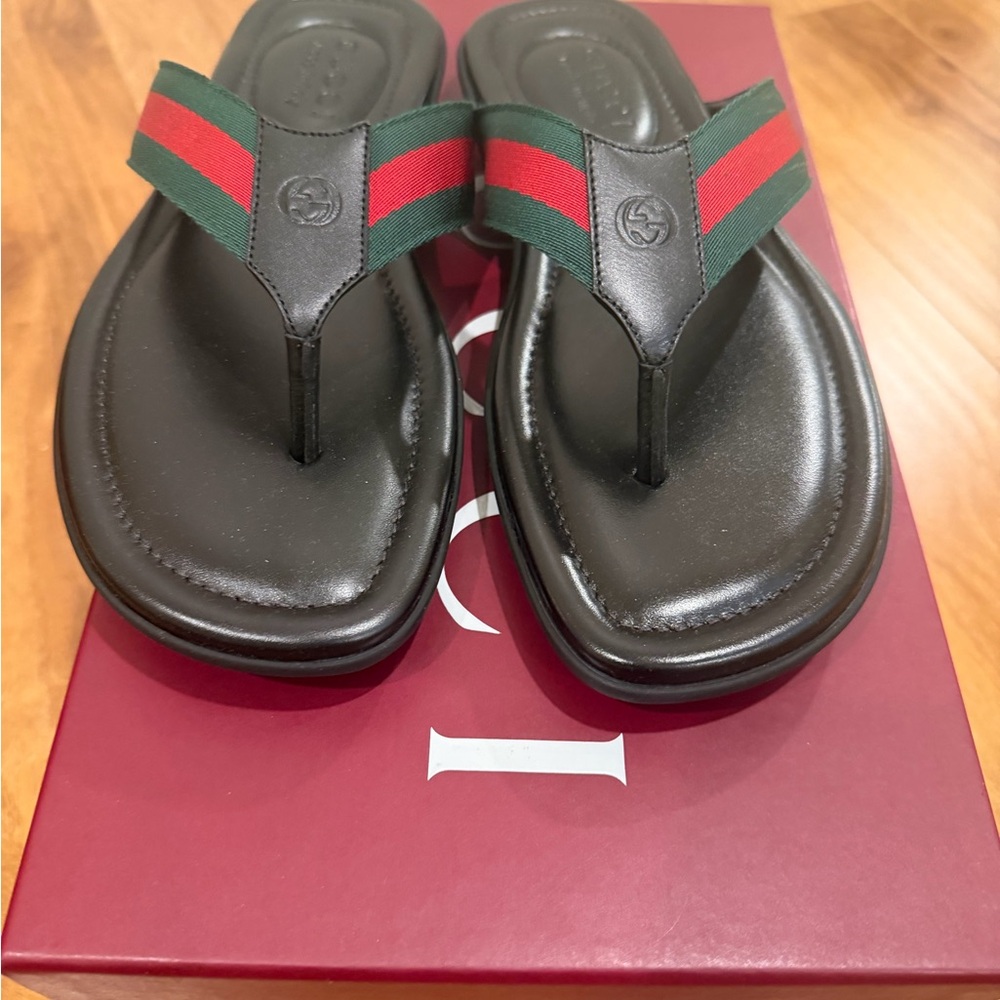 Gucci Black Leather Sandals with Green and Red Straps